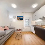 Apartment 3m Golden Gate *